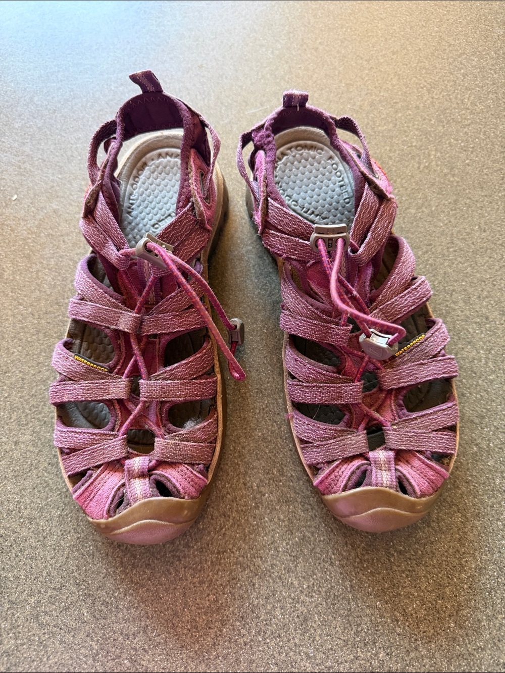 KEEN Women's Whisper Plum Strappy Outdoor Waterproof Sz 7 Sandals